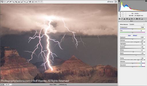 Nature Forces: Photographer Captures Two Lightings Over The Grand Canyon