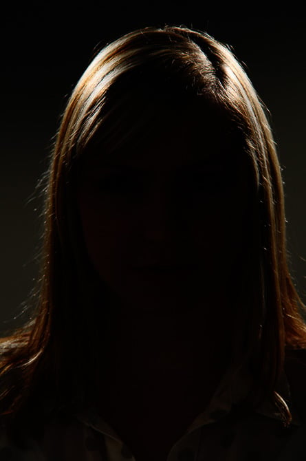 how to set up clam shell glamor lighting for beautiful portraits of women jp danko toronto commercial photographer