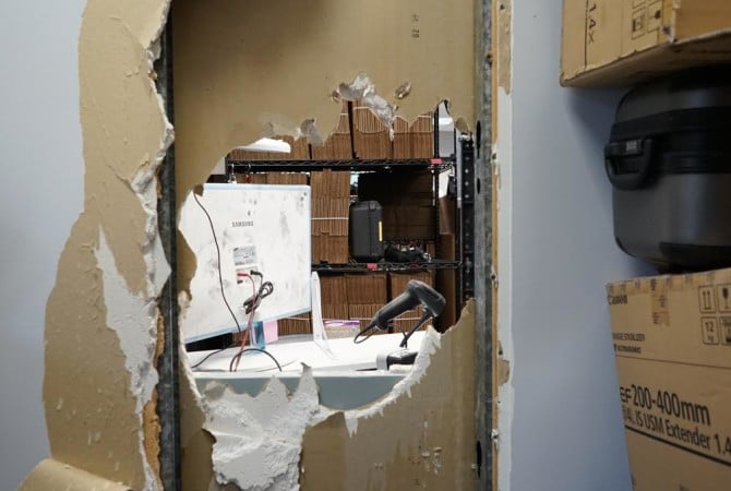 lensprotogo-robbed-02