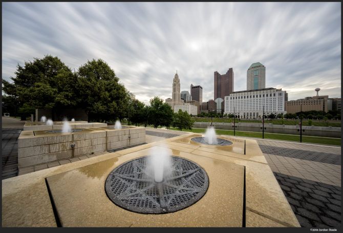 Columbus Fountain – Sony A7 II with Voigtländer 10mm f/5.6 @ f/11 (stack of 32 exposures with Smooth Reflections app)