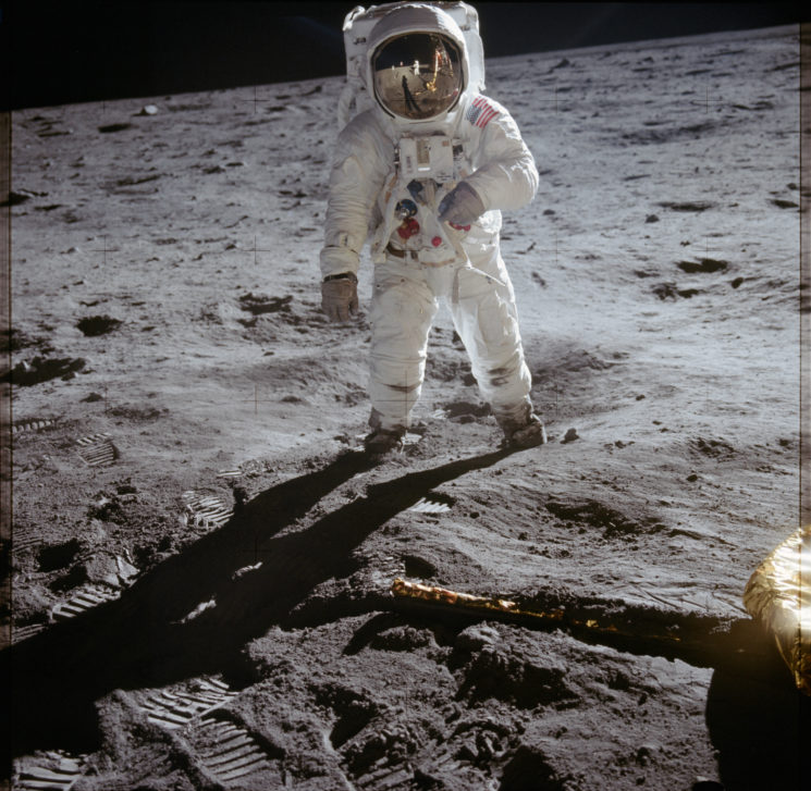 Hasselblad Re Issues The Original 1969 Press Release For The Cameras That Captured Moon Landing Photos Diy Photography