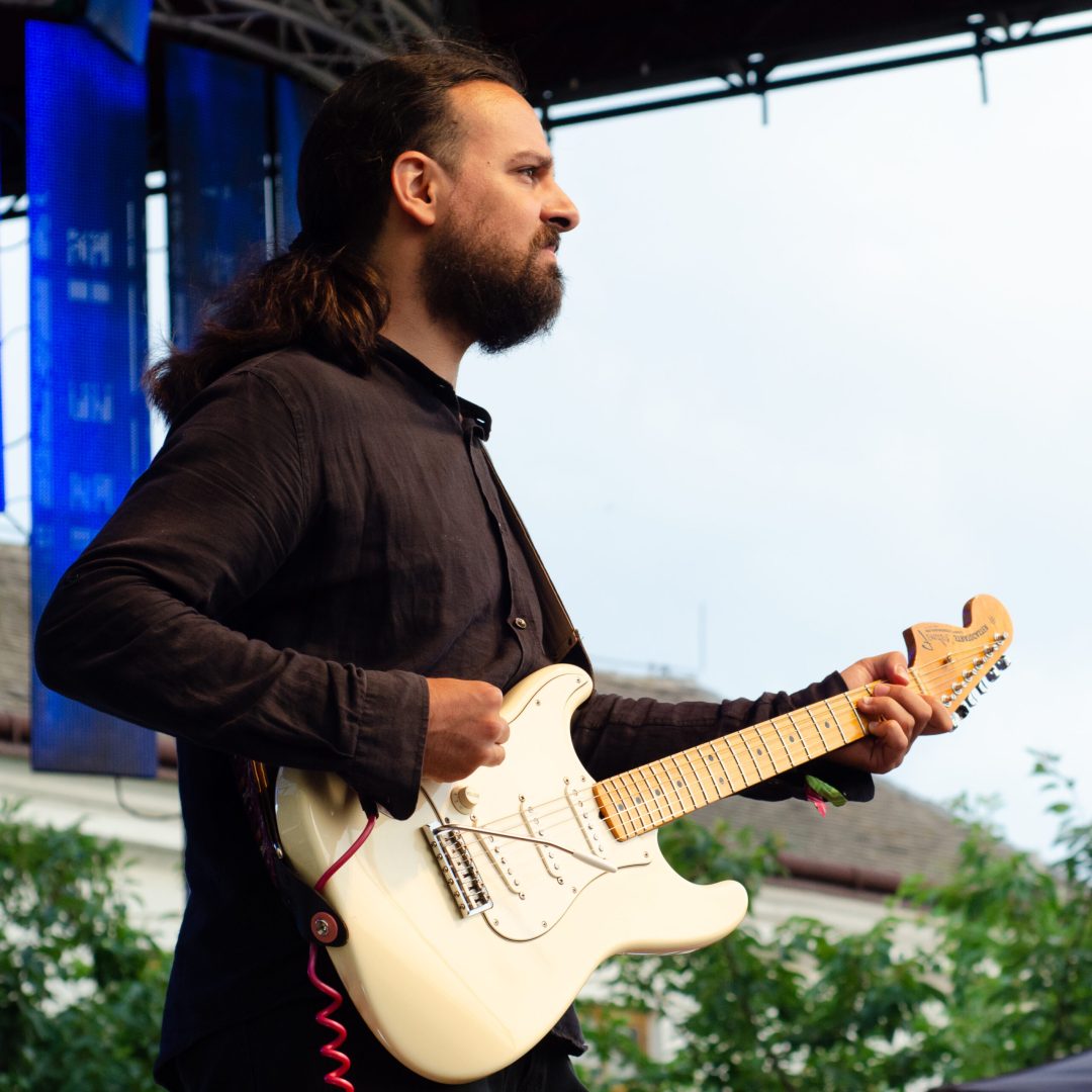 shooting indoor vs outdoor concerts