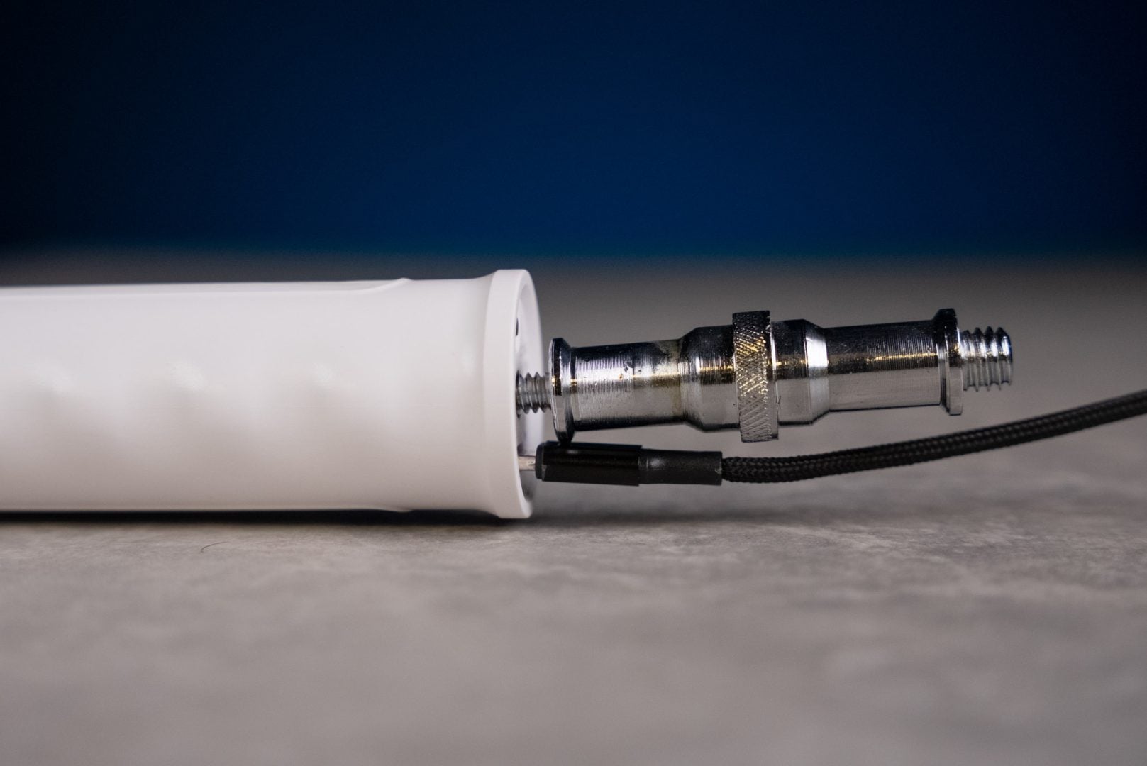 Nanlite PavoTube T8-7X tube light review - With a thick USBC cable