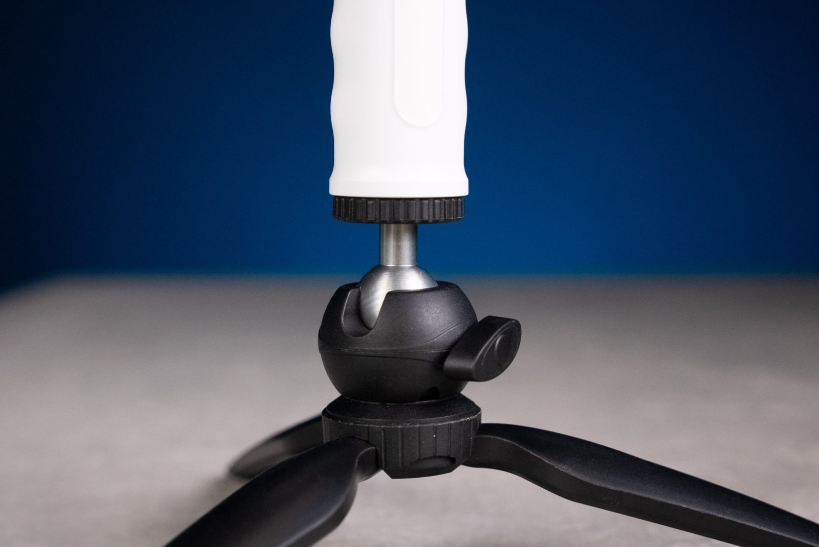 Nanlite PavoTube T8-7X tube light review - With a locking thread