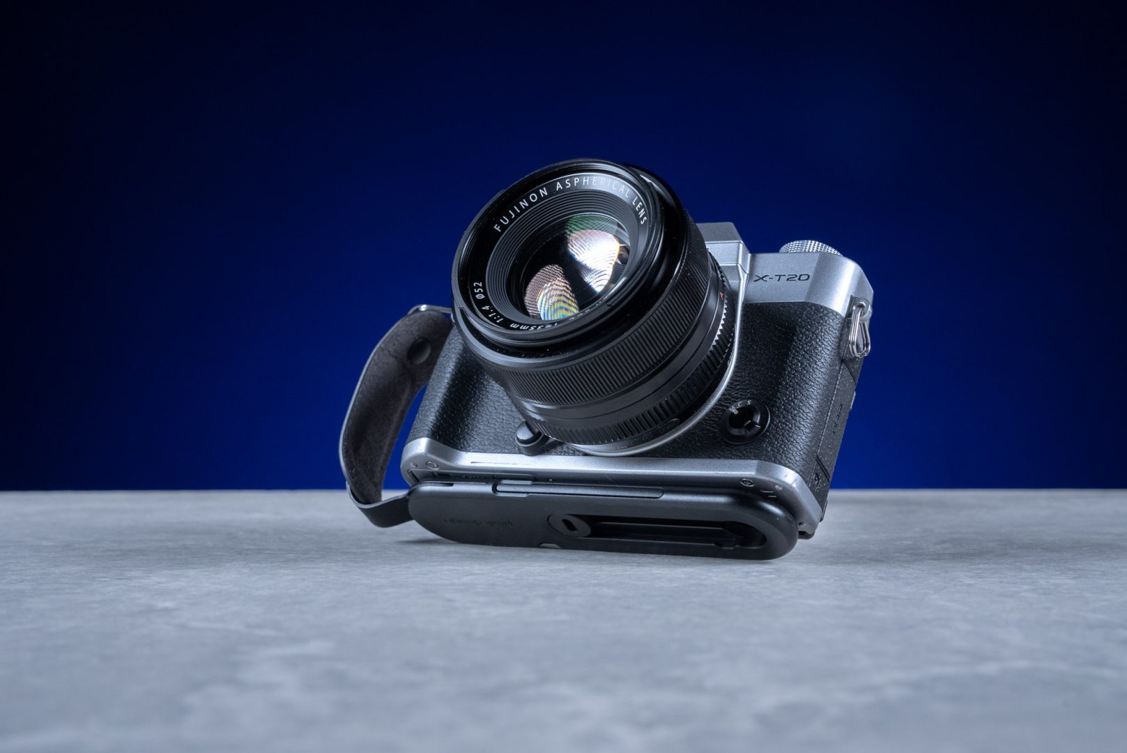 Peak Design Micro Clutch - Side view