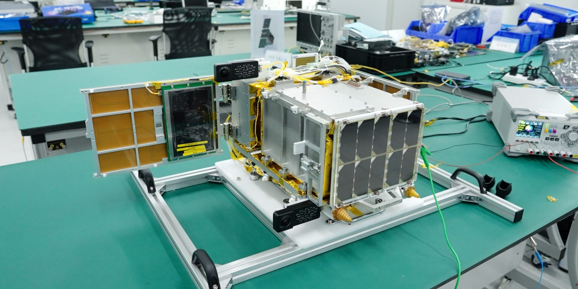 The first 360 action camera in space takes impressive photos of Earth