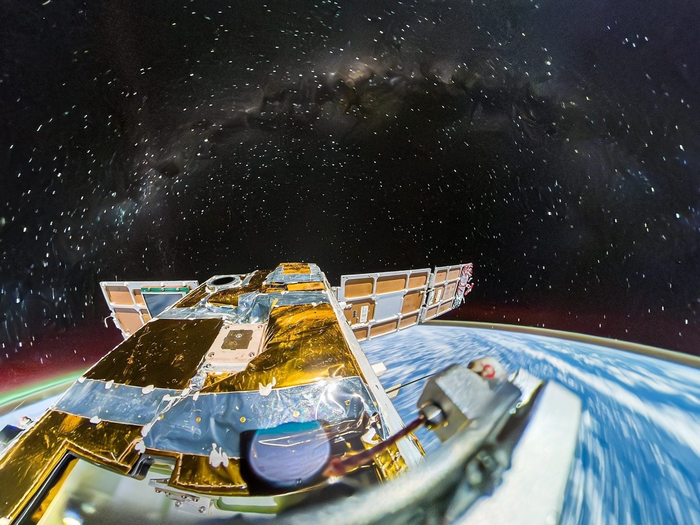 The first 360 action camera in space takes impressive photos of Earth