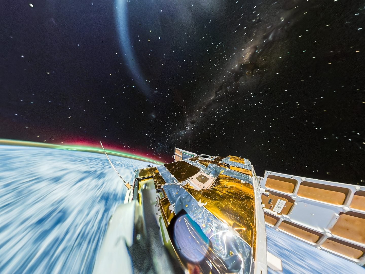The first 360 action camera in space takes impressive photos of Earth