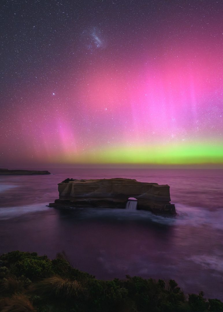aurora australis red pink
