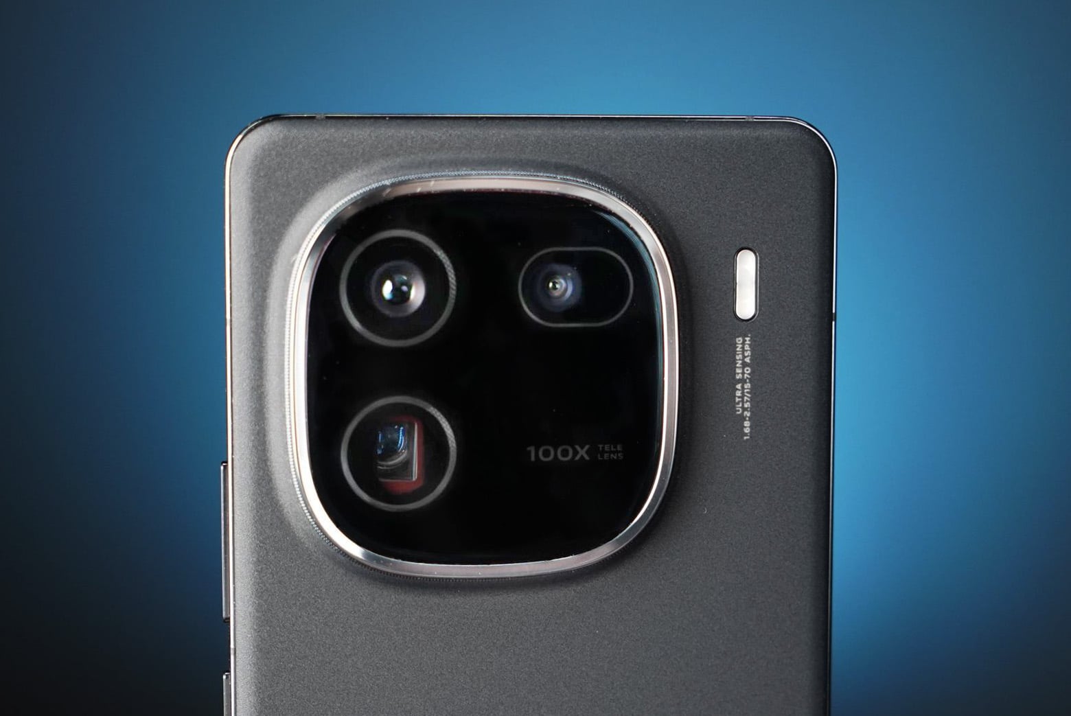 iQOO 12 rear cameras