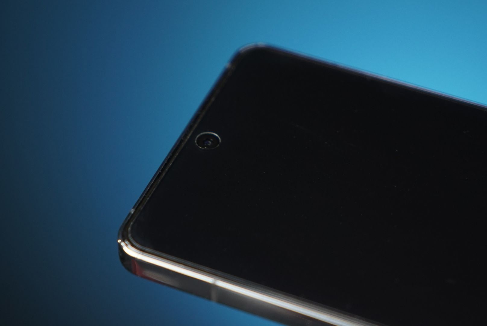 iQOO 12 front camera