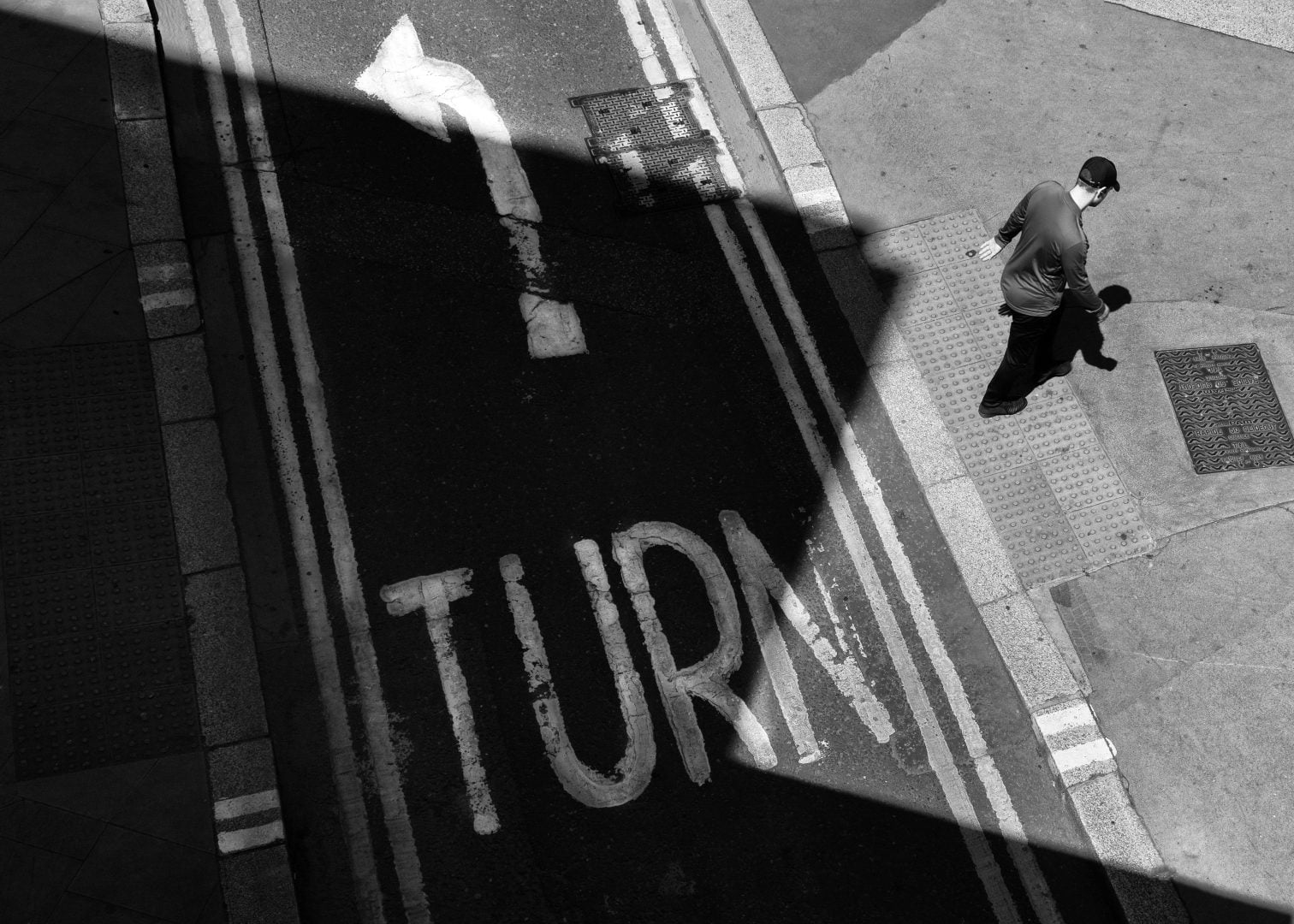 This photographer captures the essence of London in a single frame turn