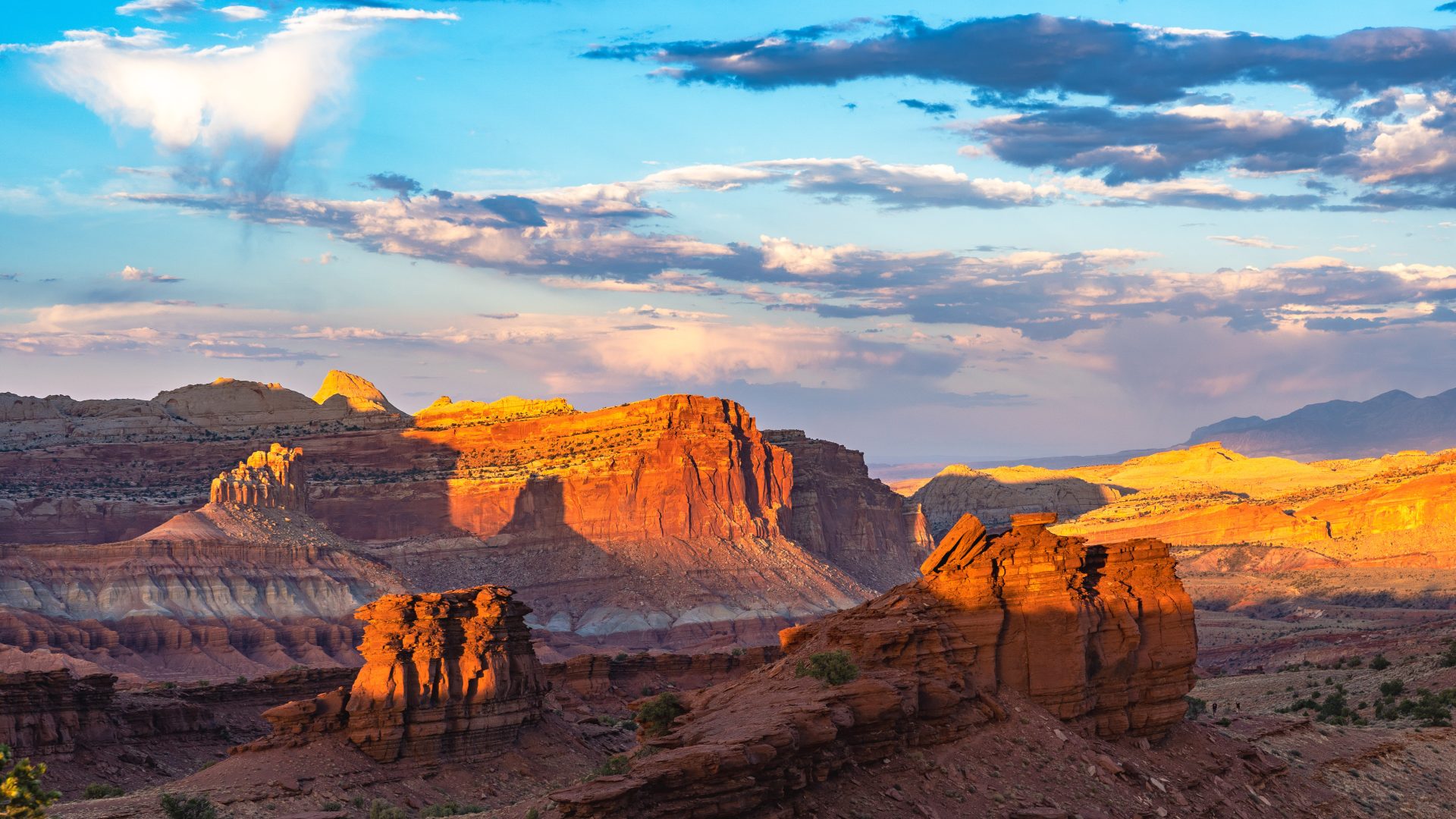 Young photographer falls 300 feet into canyon while taking a photo