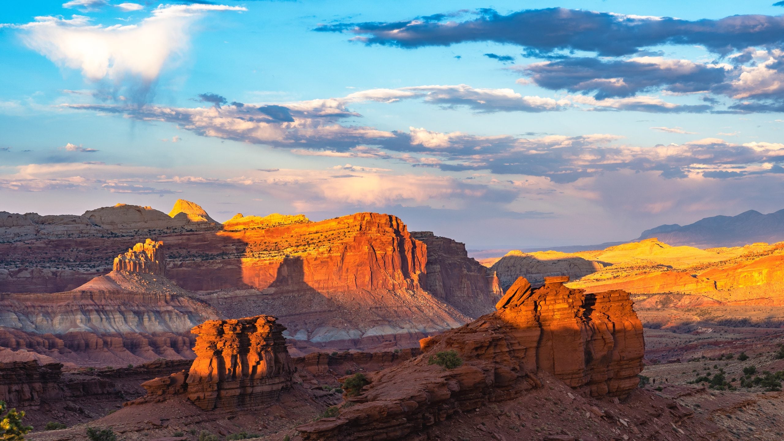 Young photographer falls 300 feet into canyon while taking a photo