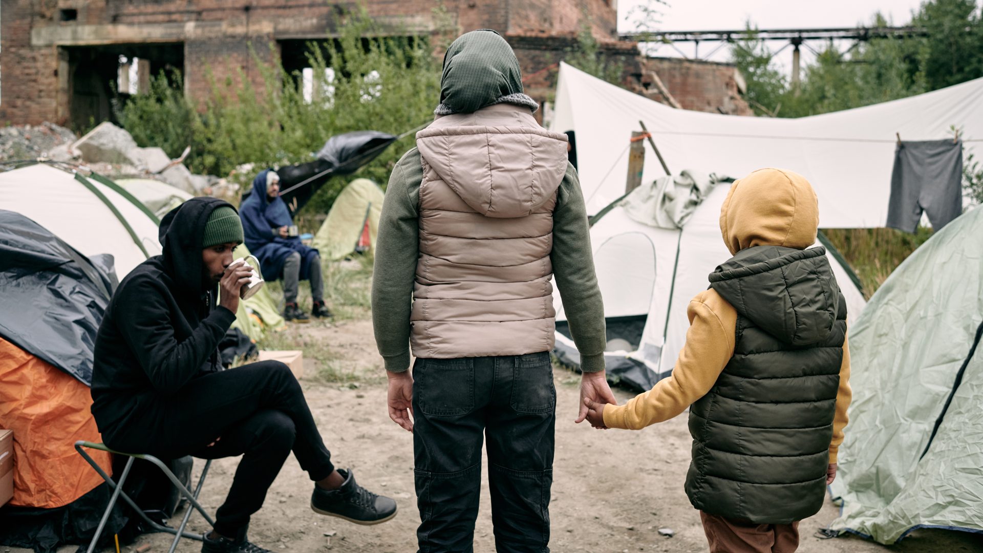 photographer migrant extortion