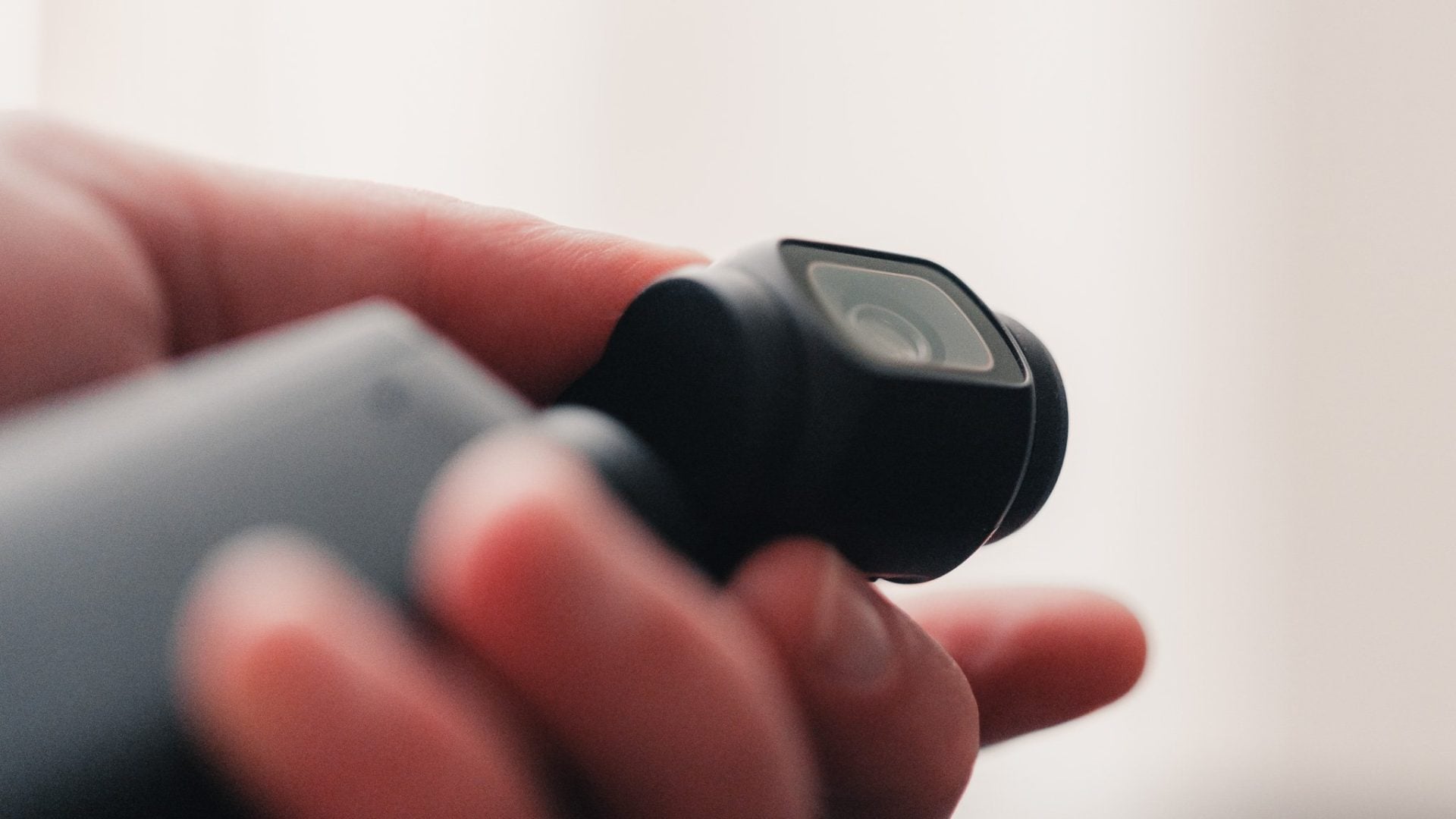 DJI Pocket 3 review lens