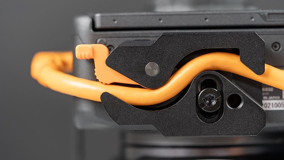 Buttom view of the Tether Tools LeverLock Plate