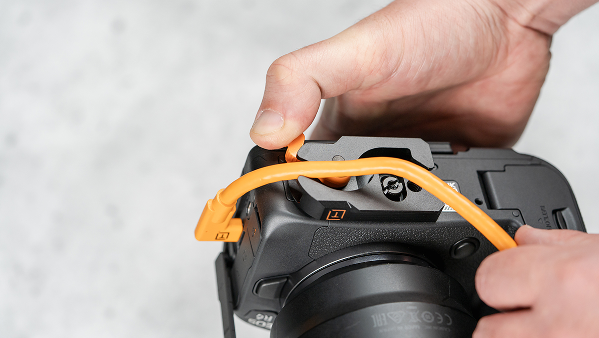 Tether Tools LeverLock Plate connected to the buttom of a Canon R6