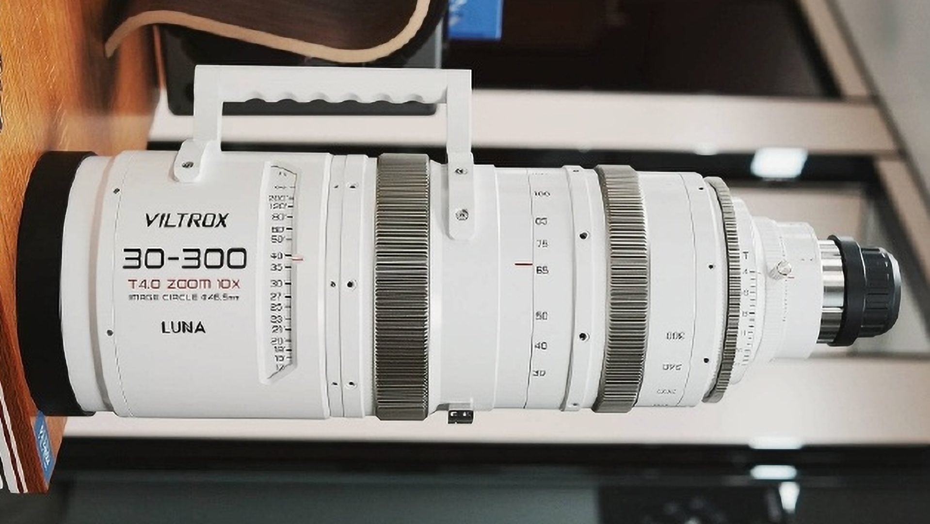 Viltrox 30-300mm T4