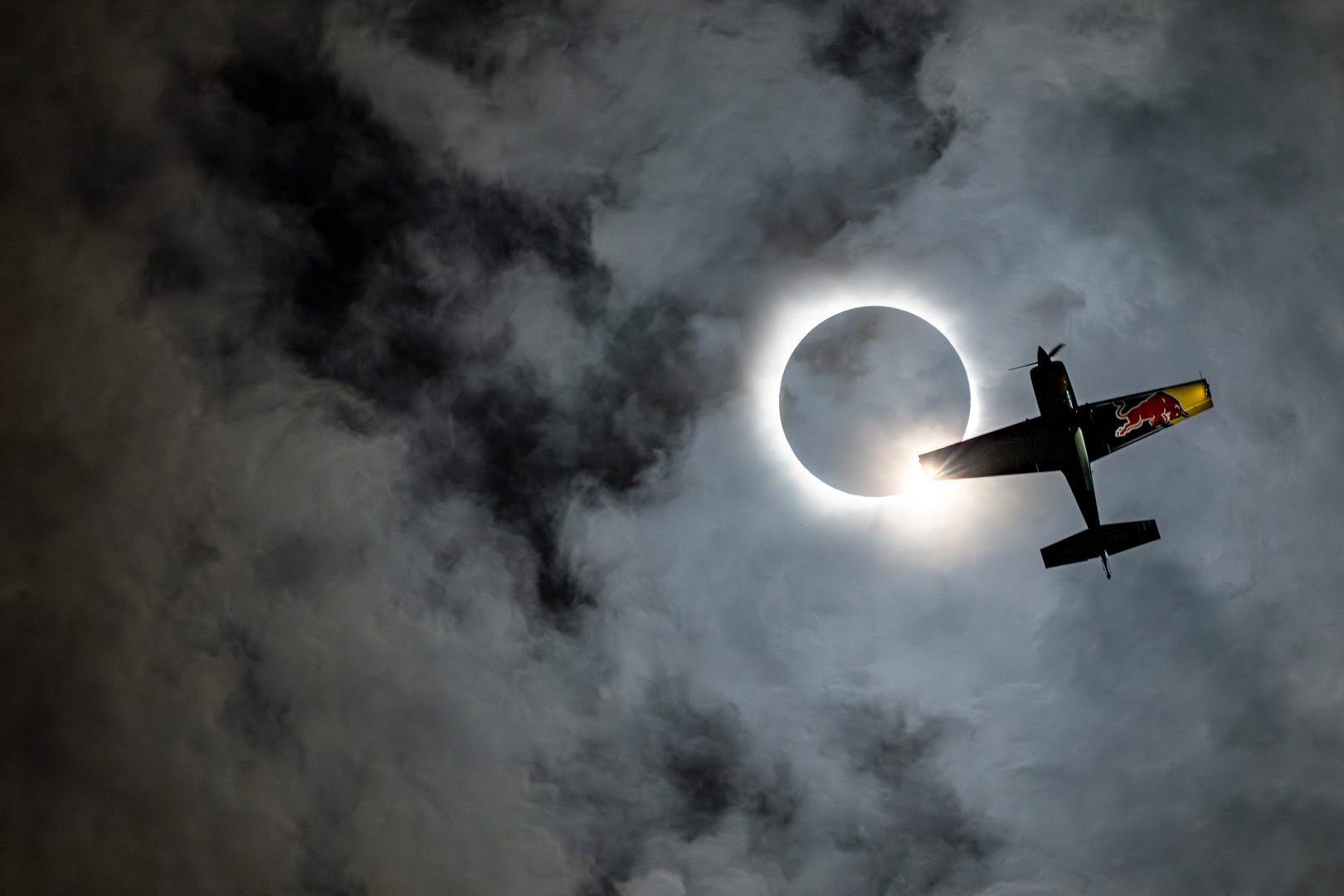 airplanes solar eclipse