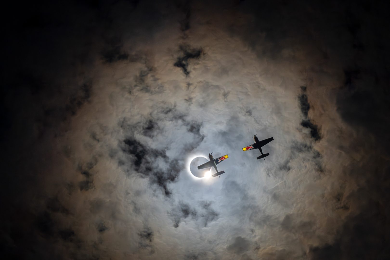 airplanes solar eclipse