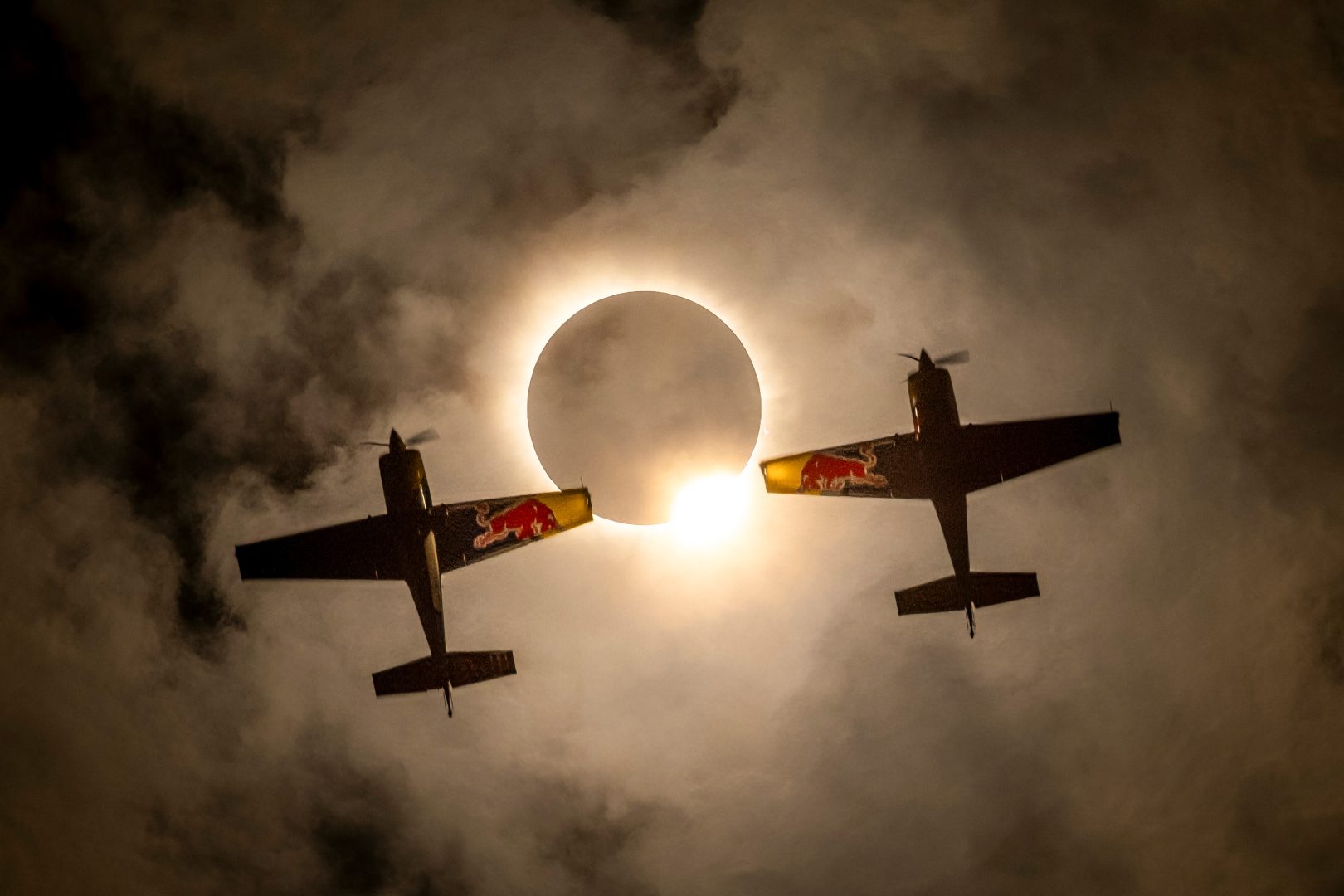 airplanes solar eclipse