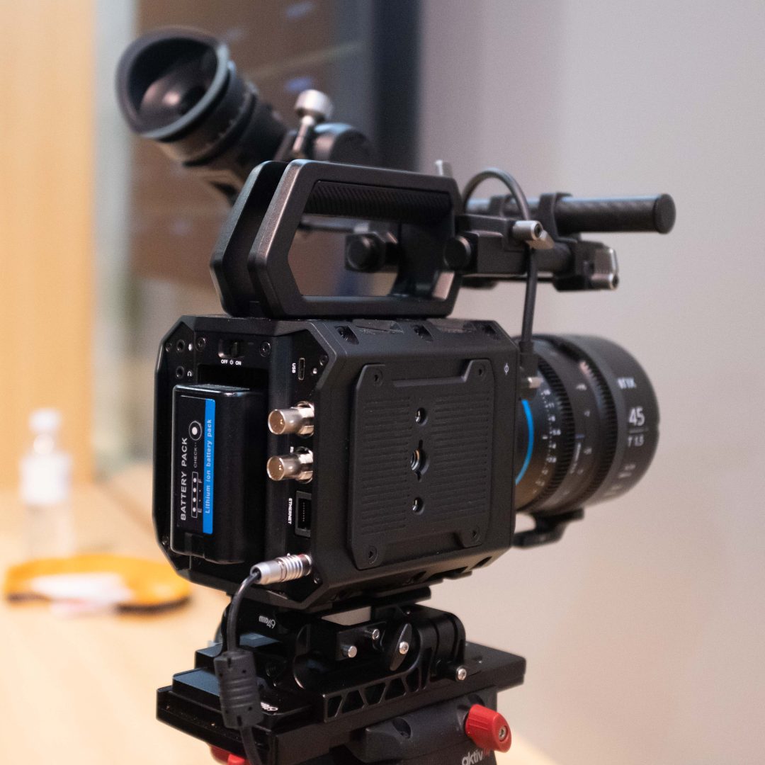Blackmagic Pyxis 6K - side plate