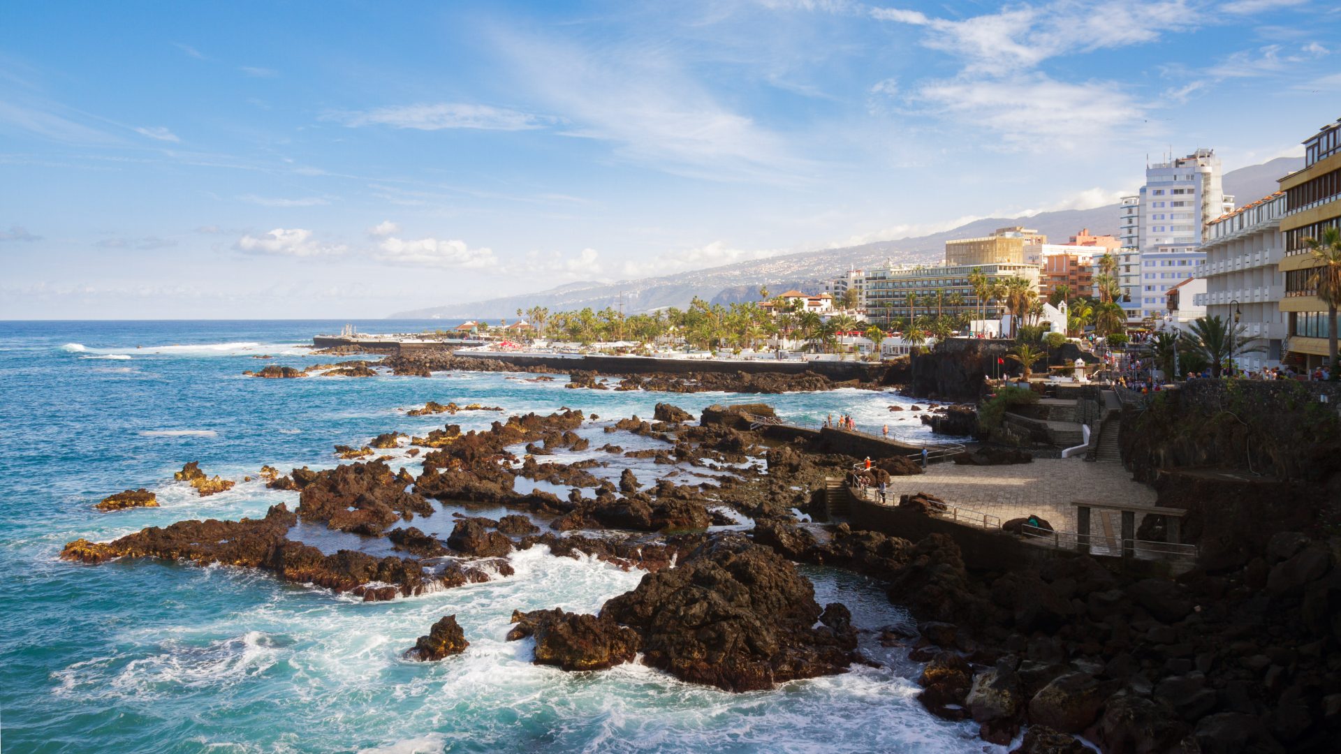 Photographer dies photographing waves in Canary Islands