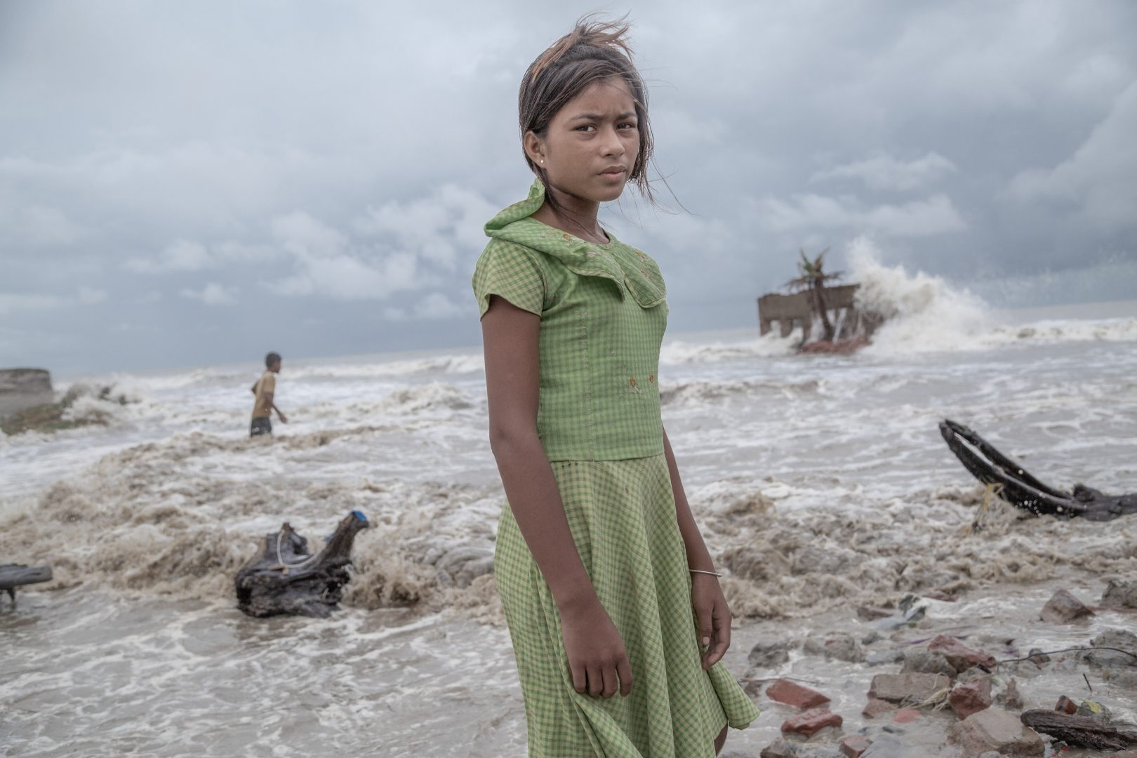 Emotive image of young climate refugee wins 2024 Mangrove Photography Award