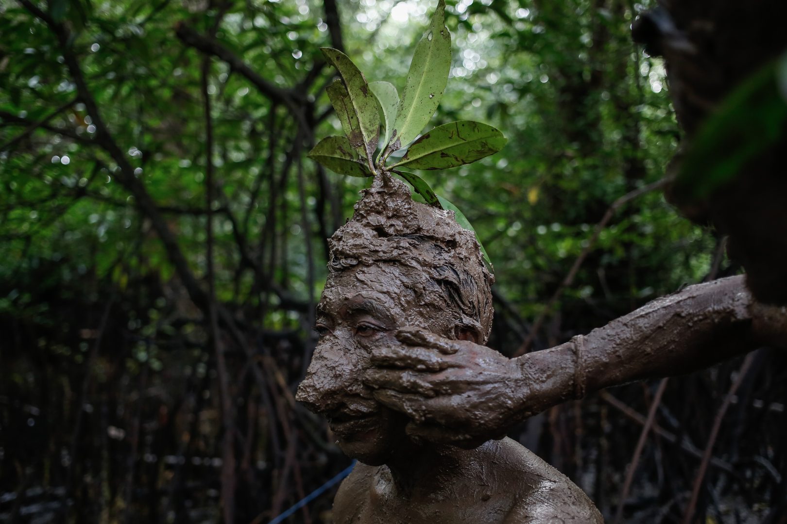 Emotive image of young climate refugee wins 2024 Mangrove Photography Award