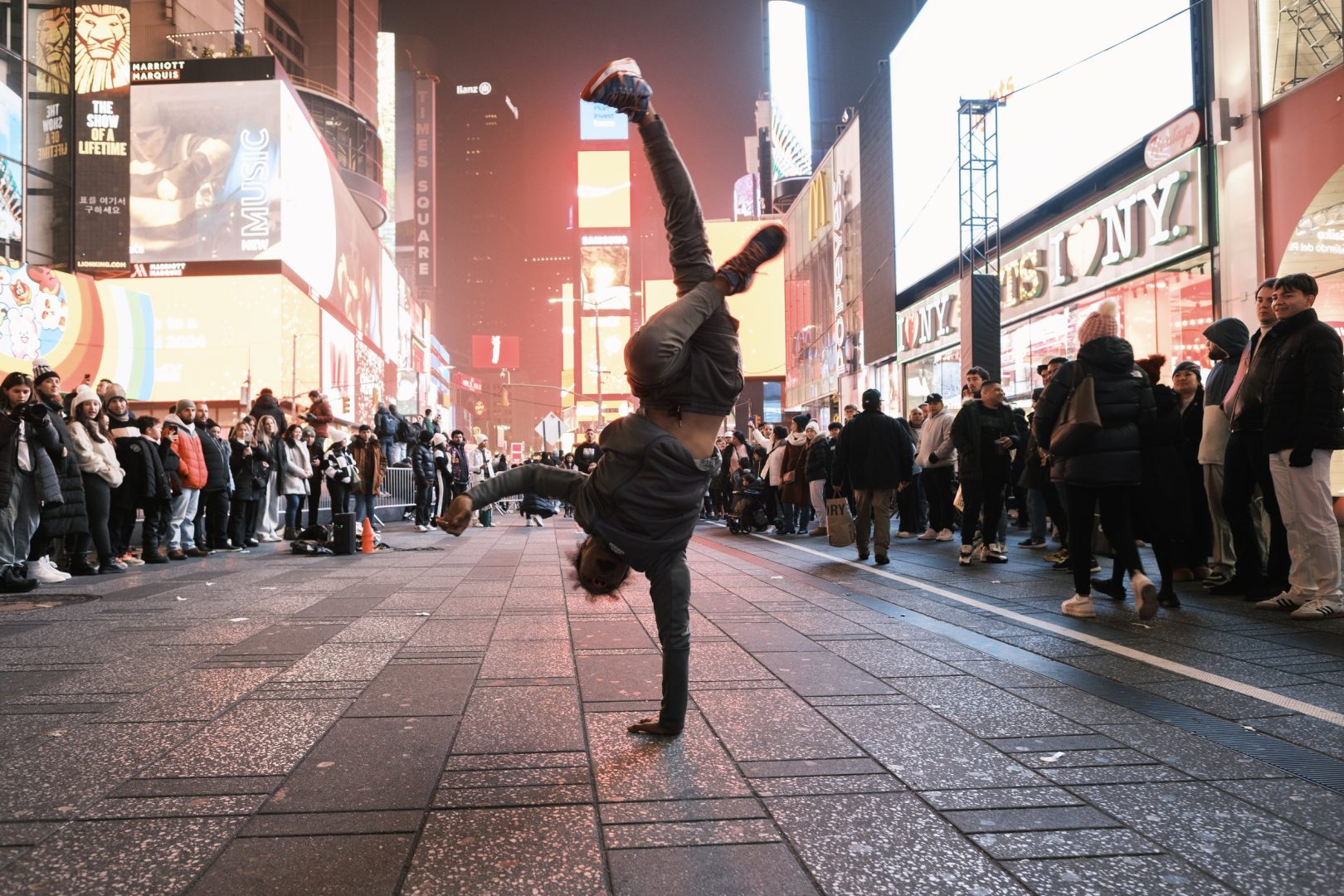 Blend Into The Background: 8 Street Photography Tips