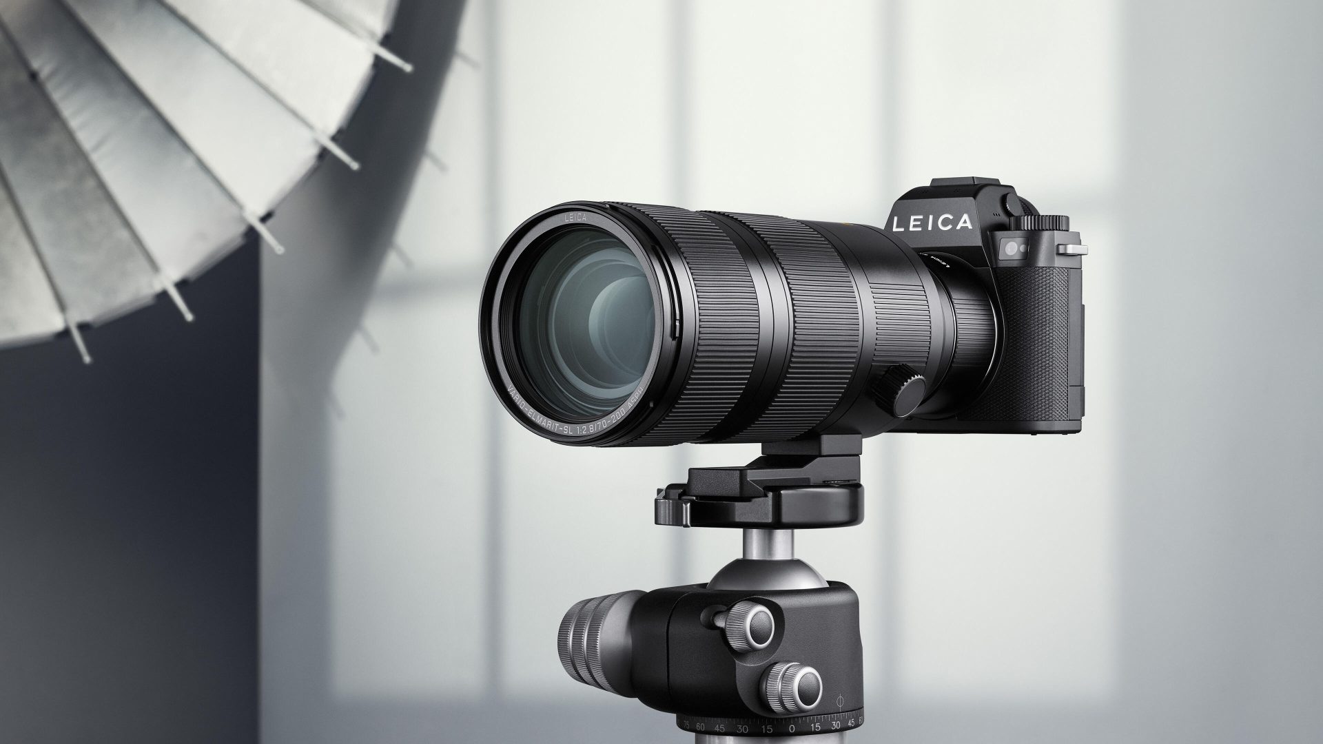 Leica tripod mount