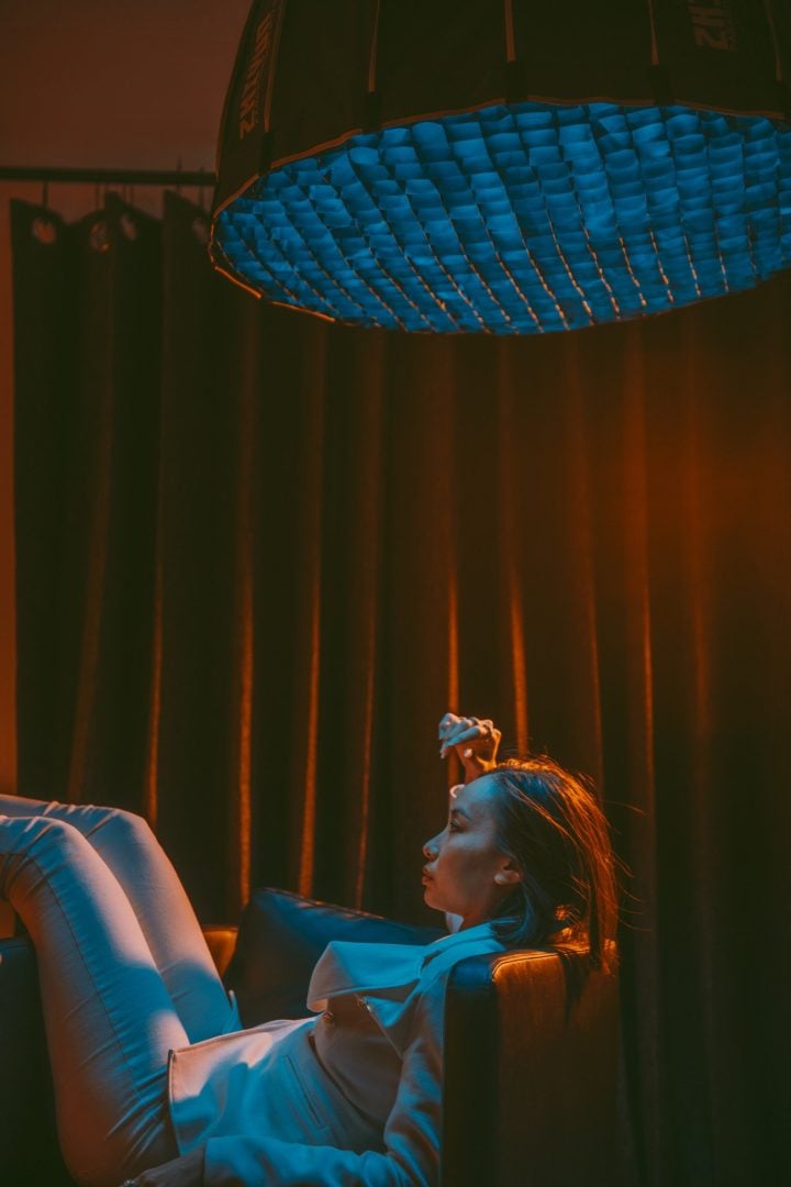 Here you can see just how close that top light is to the model.