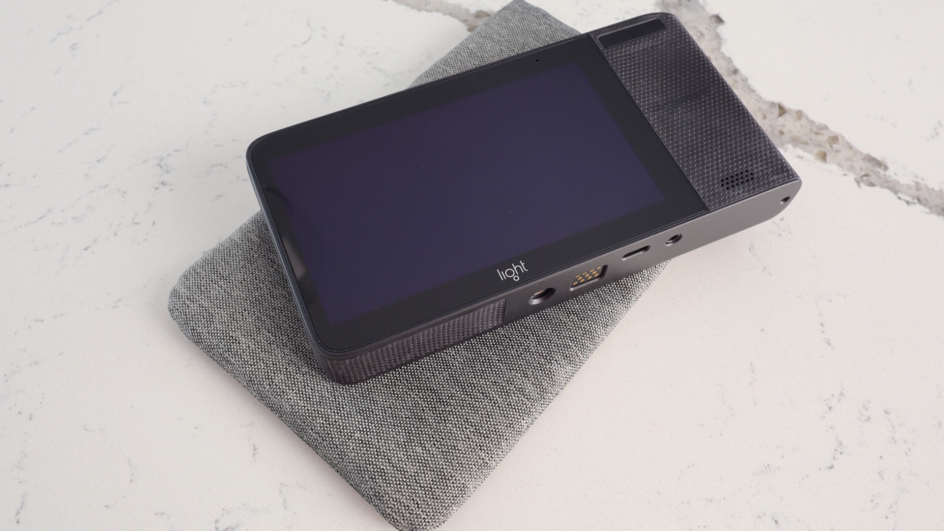 L16 camera and case