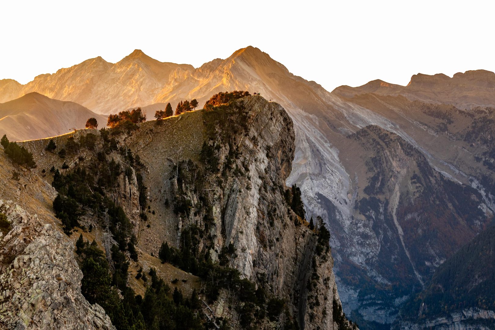 The Ultimate Landscape Photography Guide: Gear, Techniques & Tips