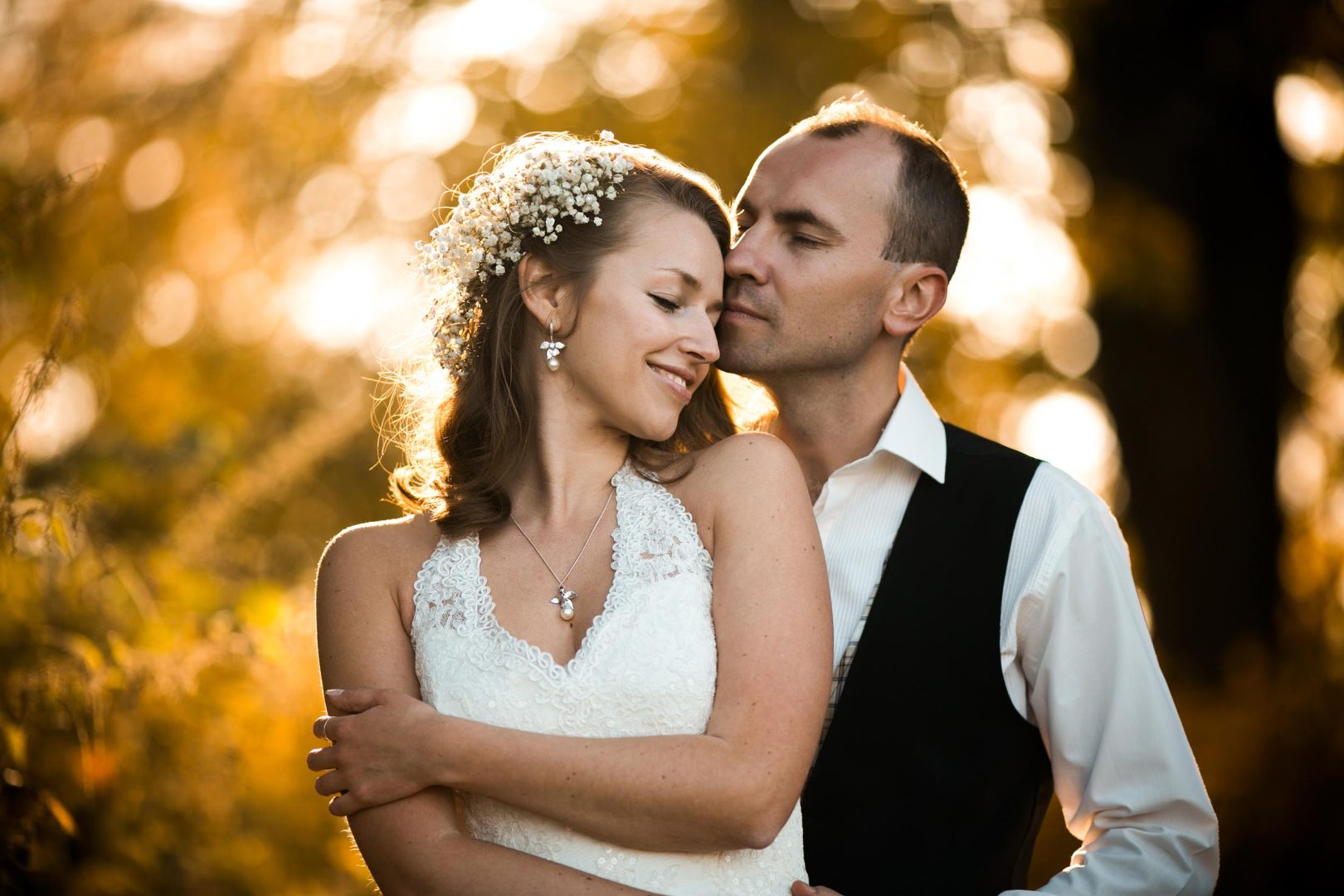 The Ultimate Guide to Wedding Photography: Styles, Gear & Tips