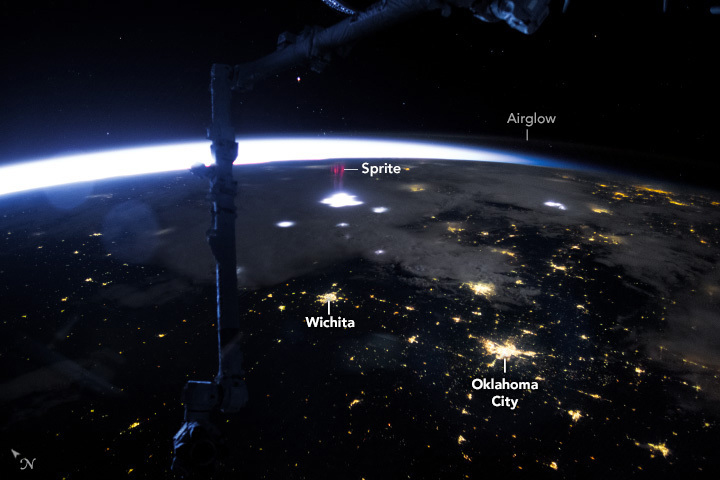 Red sprites over the USA captured from ISS. Credit: NASA