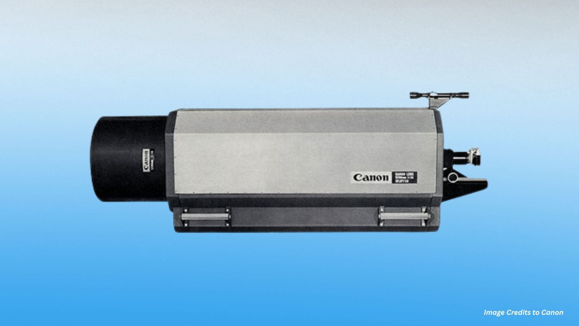 The Canon Mirror-Lens, a revolutionary design for long-distance photography, offering a compact and powerful solution for capturing distant subjects.