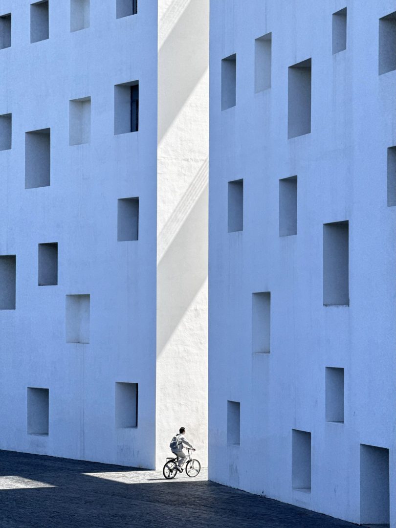 From Moonlit Streets to Central Park Arches: These are the Winning Images of the 2025 iPhone Photography Awards