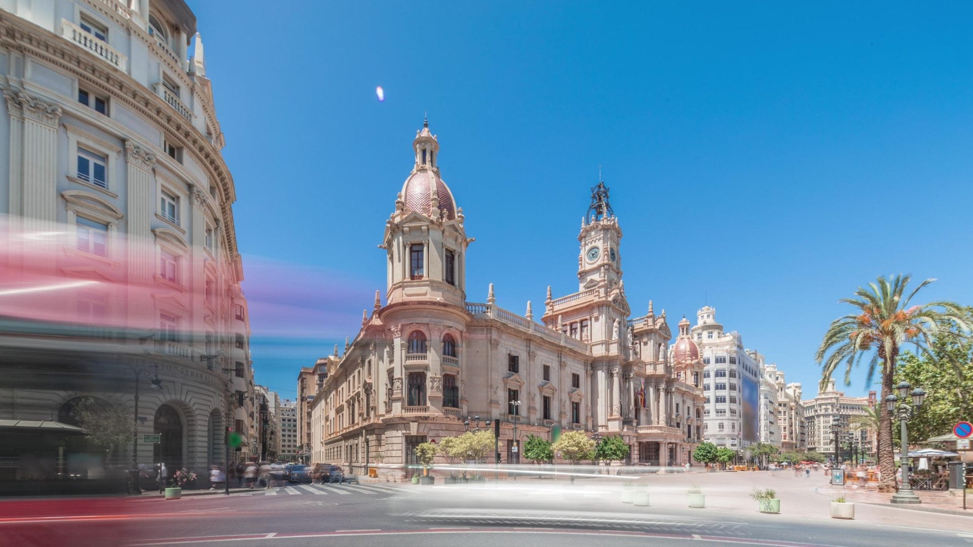 This Mesmerising Hyperlapse Uses an AI Twist to Show Valencia as You've Never Seen it Before
