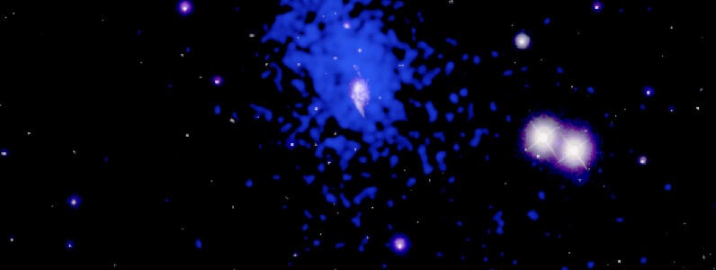 The cluster of galaxies (white/violet) and its hot gaseous atmosphere. Credit: Univ. of Bologna/F.Ubertosi