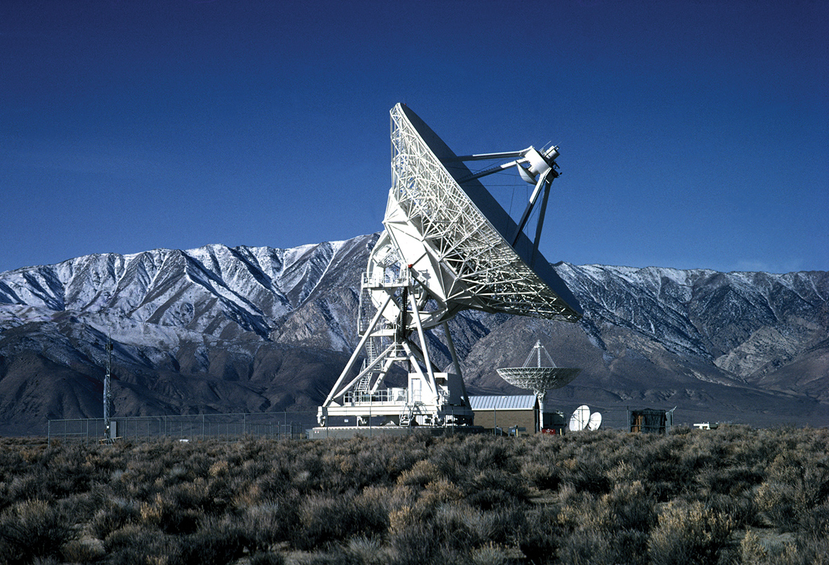 In northern California sits one of the ten identical antennas of the Very Long Baseline Array. Credit: NRAO/AUI/NSF
