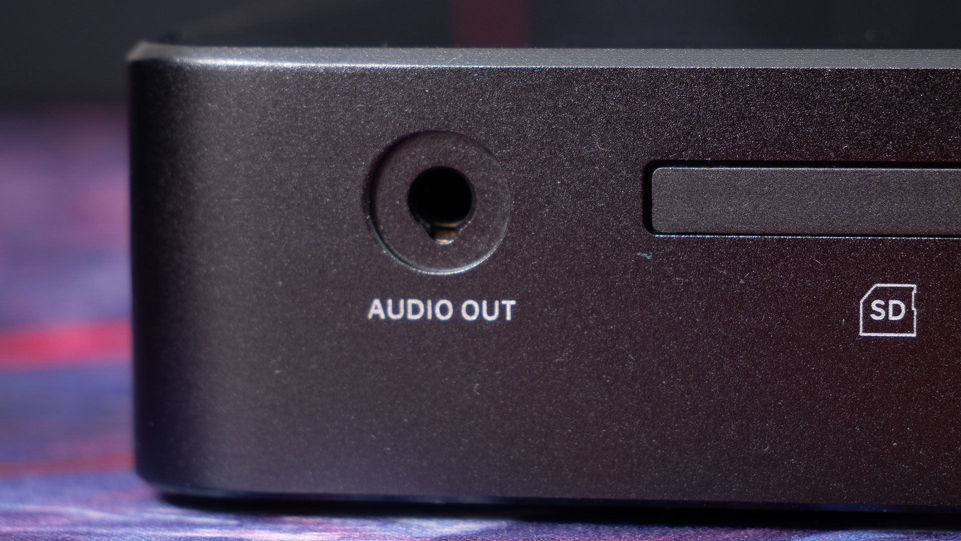 YoloBox Extreme Headphones Output