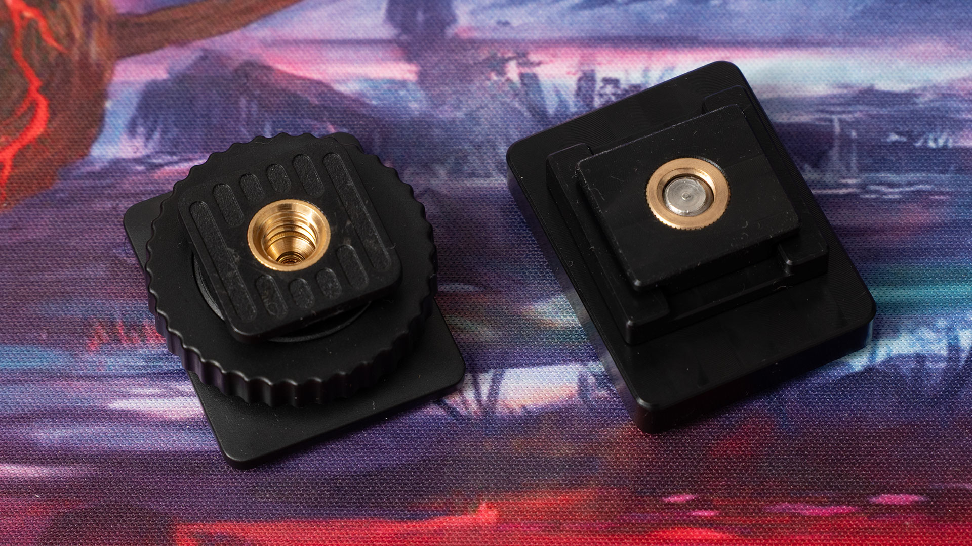 Saramonic TC-NEO mounts bottom