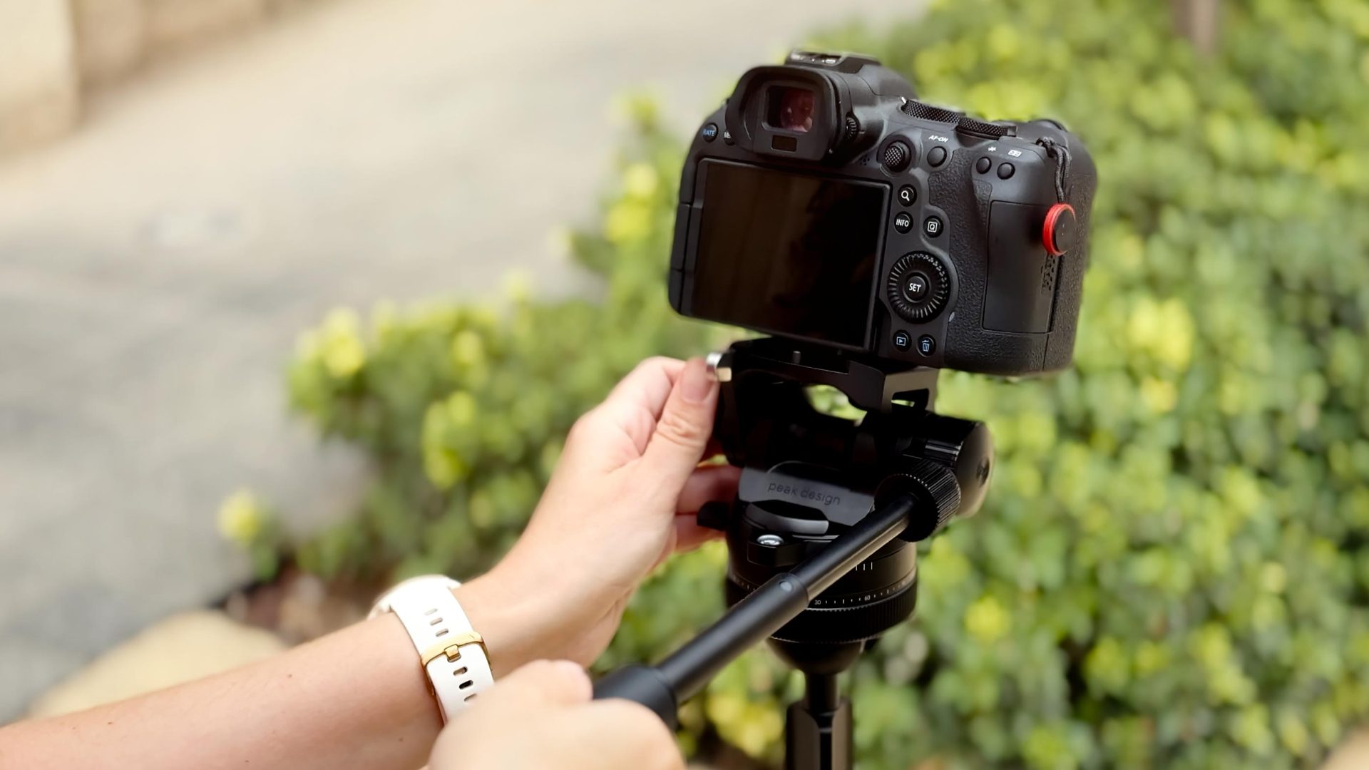 Peak Design Tripod Pro Review: This Tripod is Smarter Than Me, It's So Innovative I had to Read Instructions