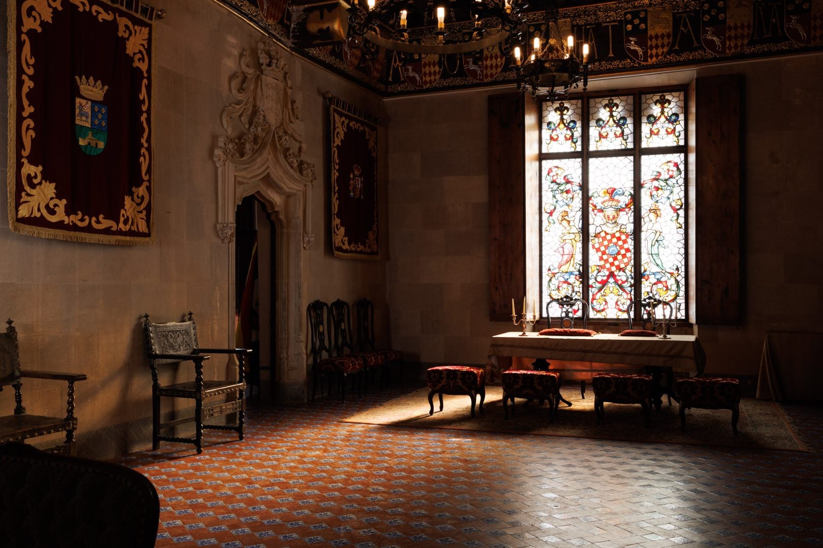 How I Shot an Annie Leibovitz-Style Group Portrait Using Just One Light (and a Medieval Castle)