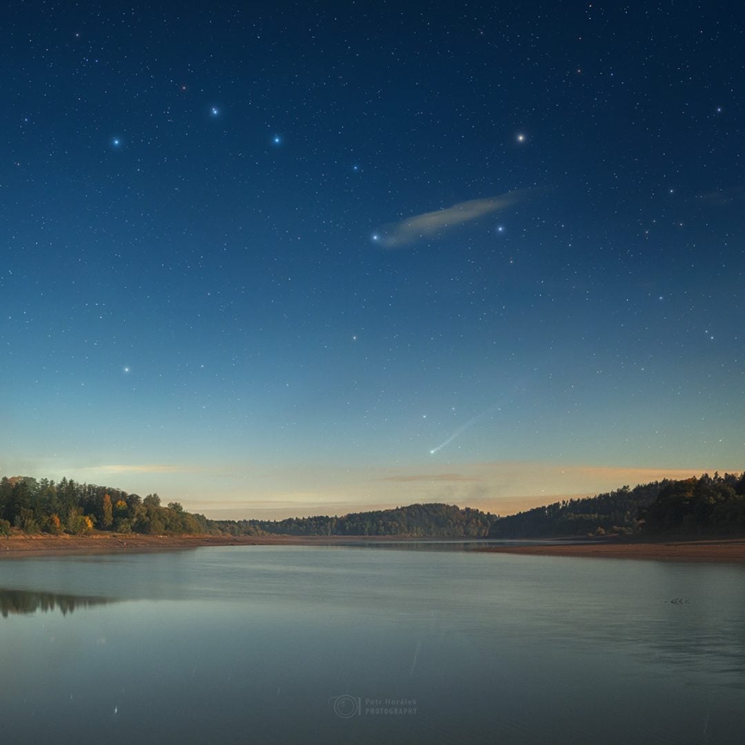 A wide-field view of Comet Lemmon with Ursa Major, captured from the Czech Republic. Credit: Petr Horálek