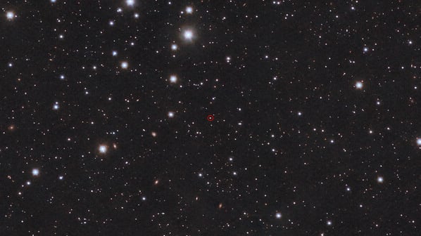A cropped version of the infrared image. The rogue planet is marked with a red circle. Credit: ESO/Meingast et al.