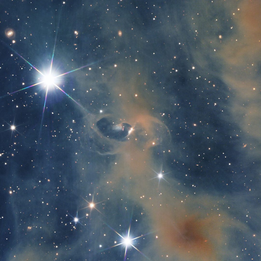 The young star in the centre, called HOPS 215, is blowing a hole into the surrounding dust. Credit: ESA/Euclid/Euclid Consortium/NASA, image processing by M. Schirmer (MPIA, Heidelberg)