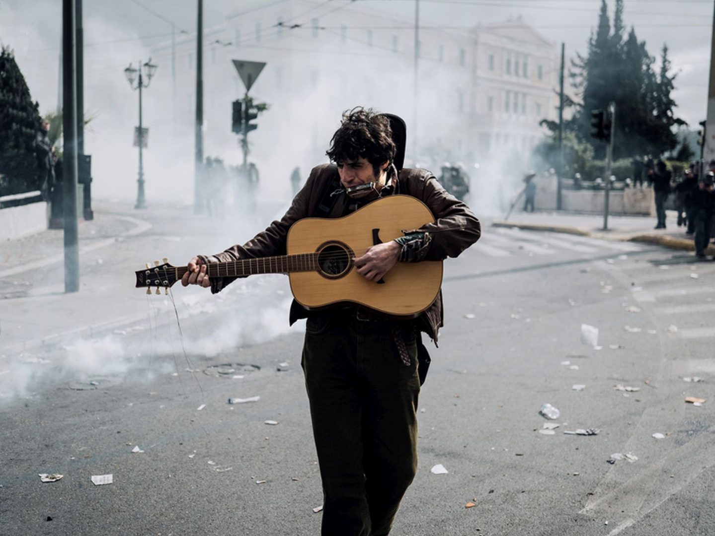 guitar player in the street